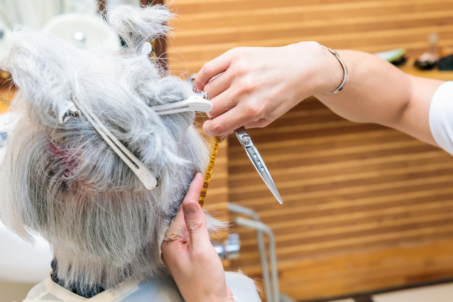 訪問美容の施術様子